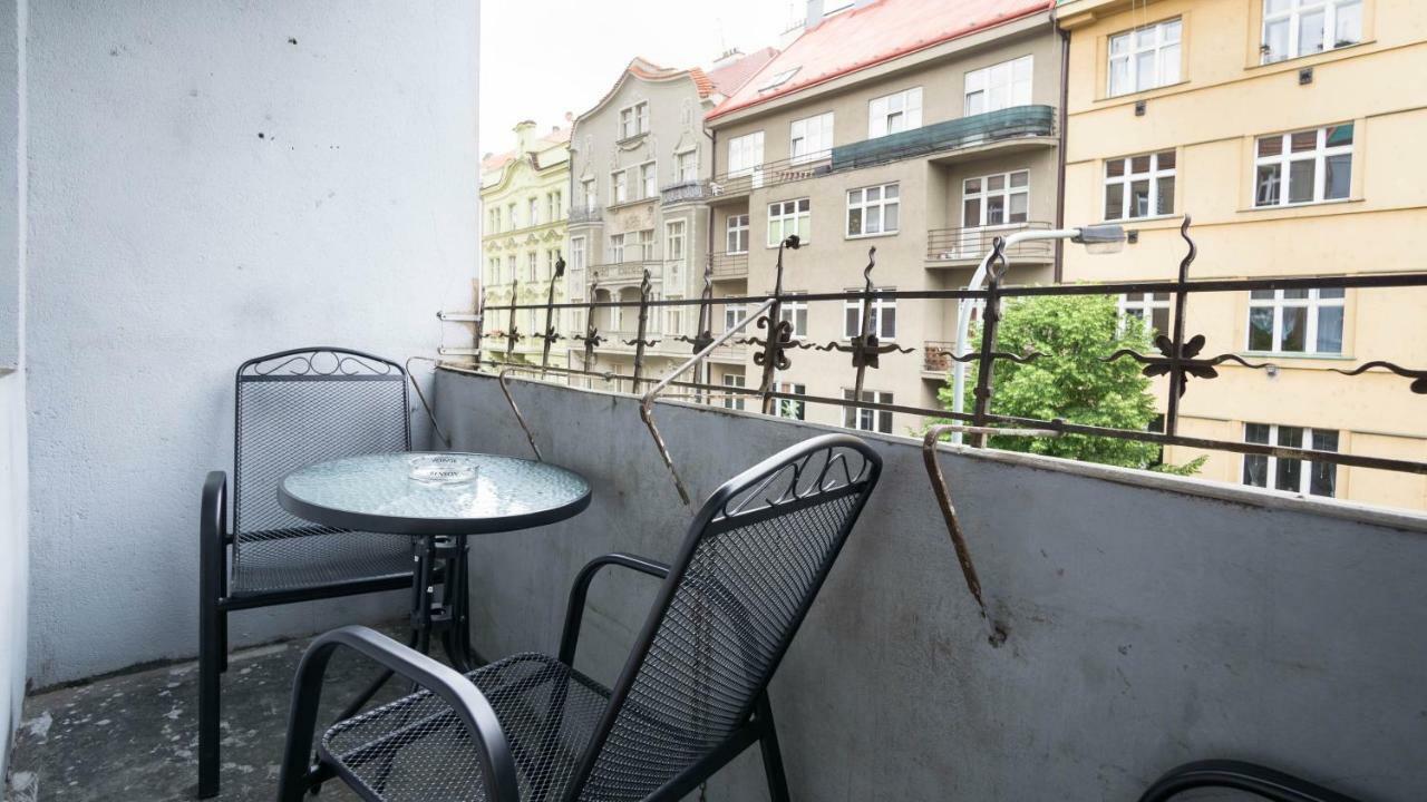 Apartment Four Year Seasons - Walkable To Centre, Metro And Riverside Prag Dış mekan fotoğraf