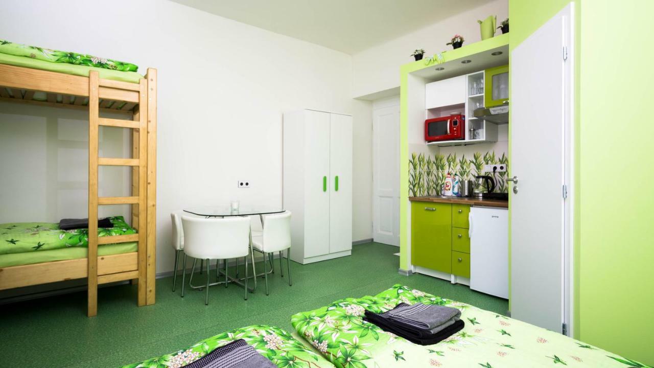 Apartment Four Year Seasons - Walkable To Centre, Metro And Riverside Prag Dış mekan fotoğraf